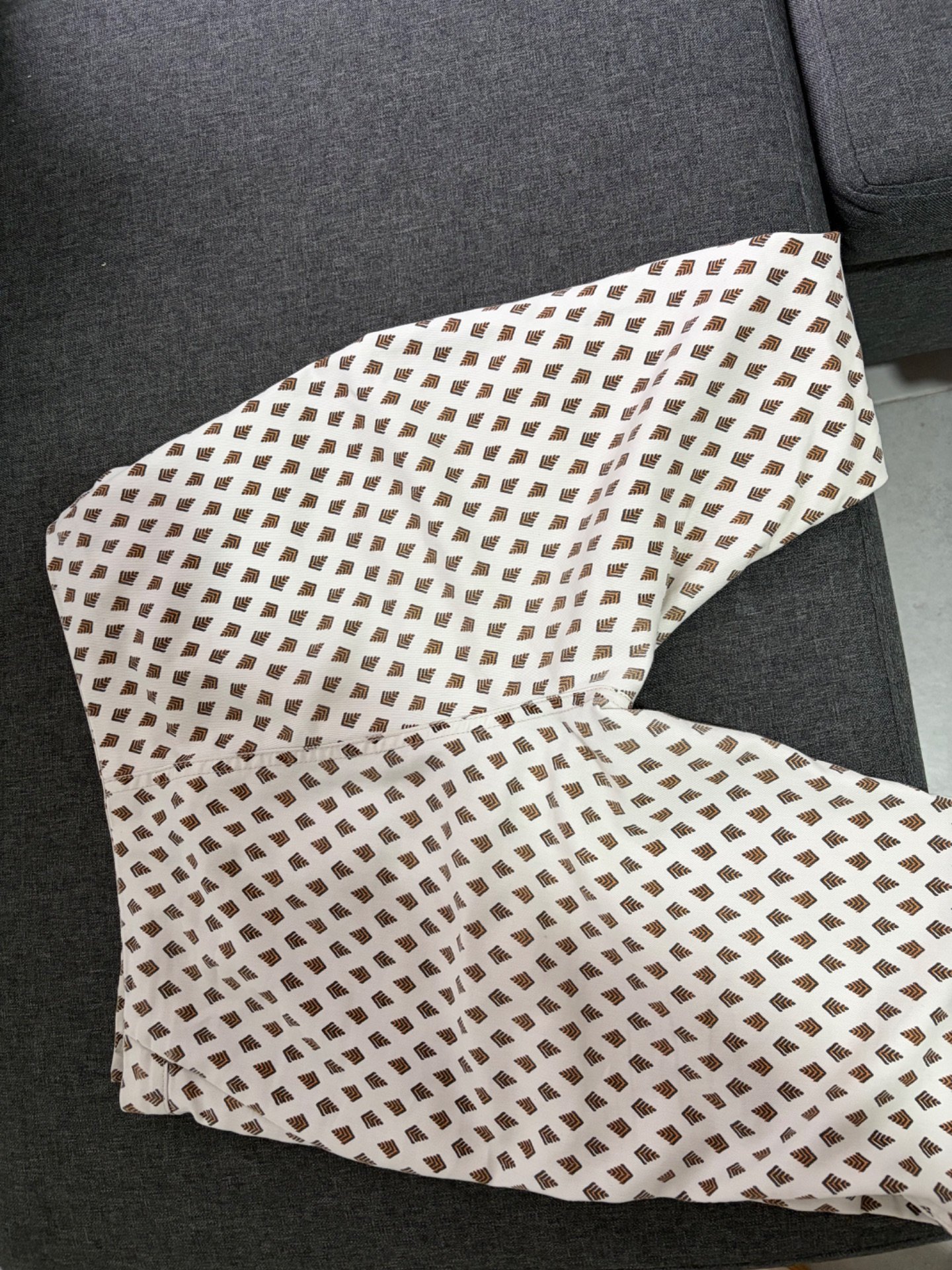 Pantalón skinny con detalles de rombos color café