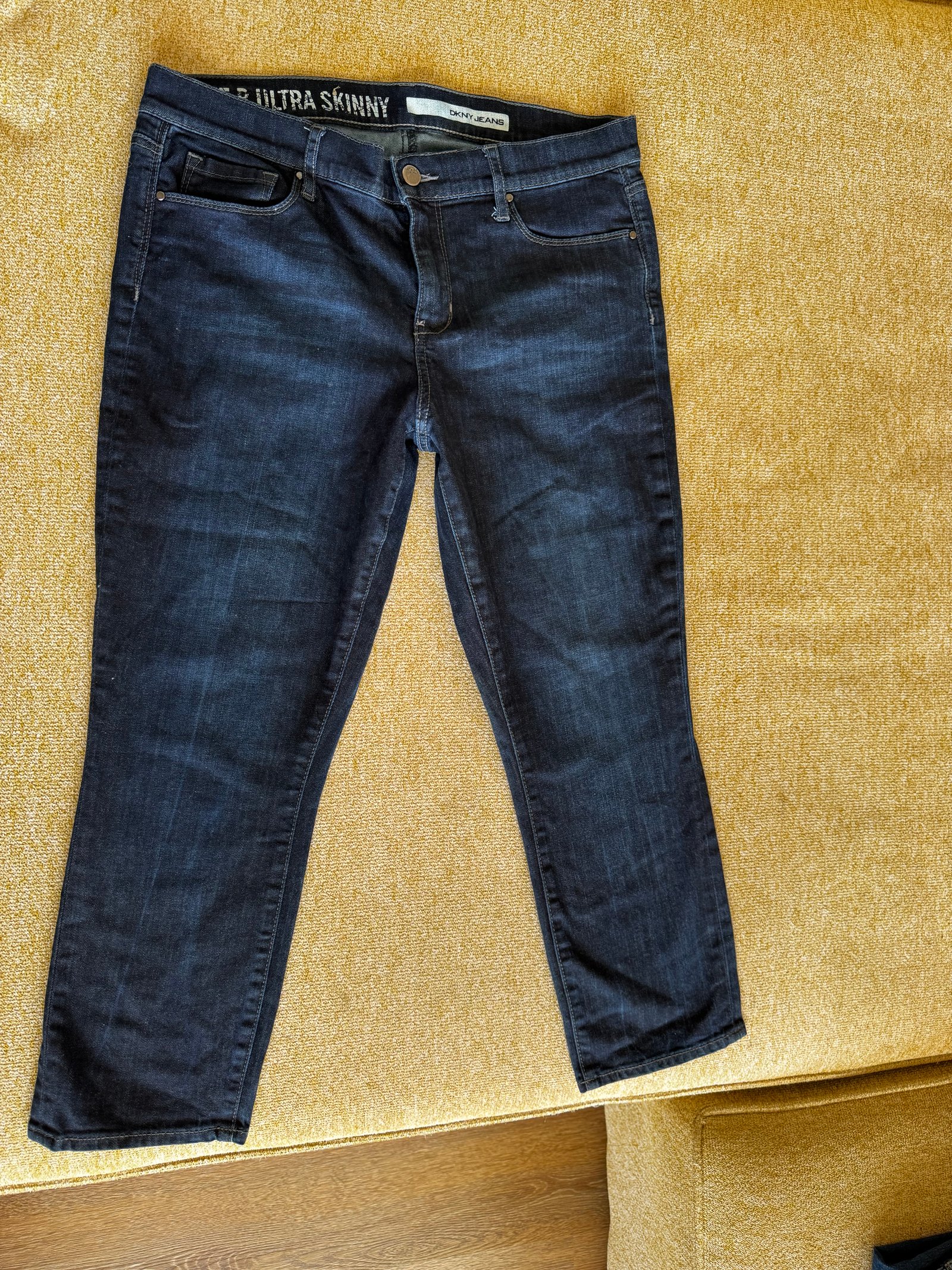 Jeans DKNY Ultra Skinny azul oscuro – Talla 10